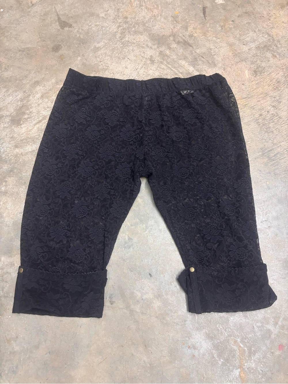 Free People Black Floral Lace Sheer Capri/Shorts Cuffed Hem Womens Medium